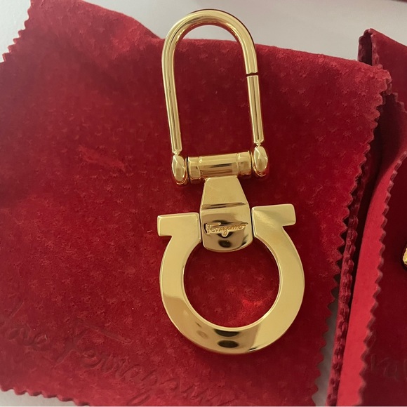 Salvatore Ferragamo Key Ring Scarf Ring - Picture 3 of 7